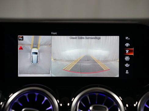 Used 2020 Mercedes-Benz GLB 250 w/ Premium Package image 22