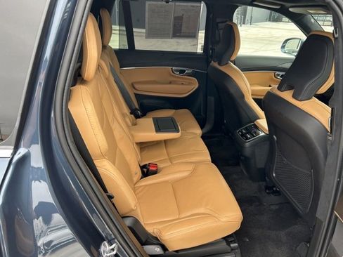 Used 2024 Volvo XC90 B6 Ultimate w/ Lounge Package image 16