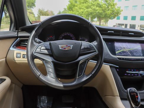 Used 2018 Cadillac XT5 Luxury w/ Driver Awareness Package FWD image 28