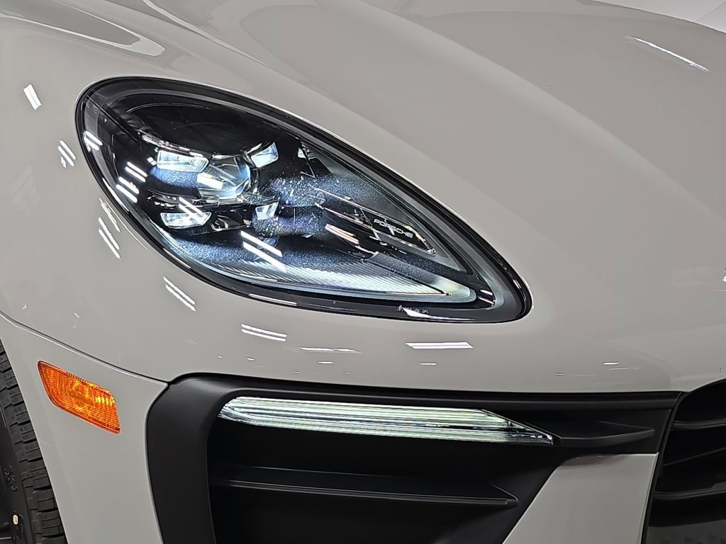 Certified 2026 Porsche Macan AWD/4WD image 12
