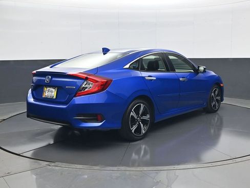 Used 2018 Honda Civic Touring image 5