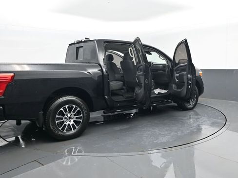 Used 2024 Nissan Titan SV image 28