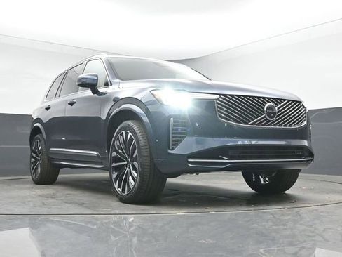 New 2026 Volvo XC90 B6 Plus w/ Protection Package Premier AWD/4WD image 40