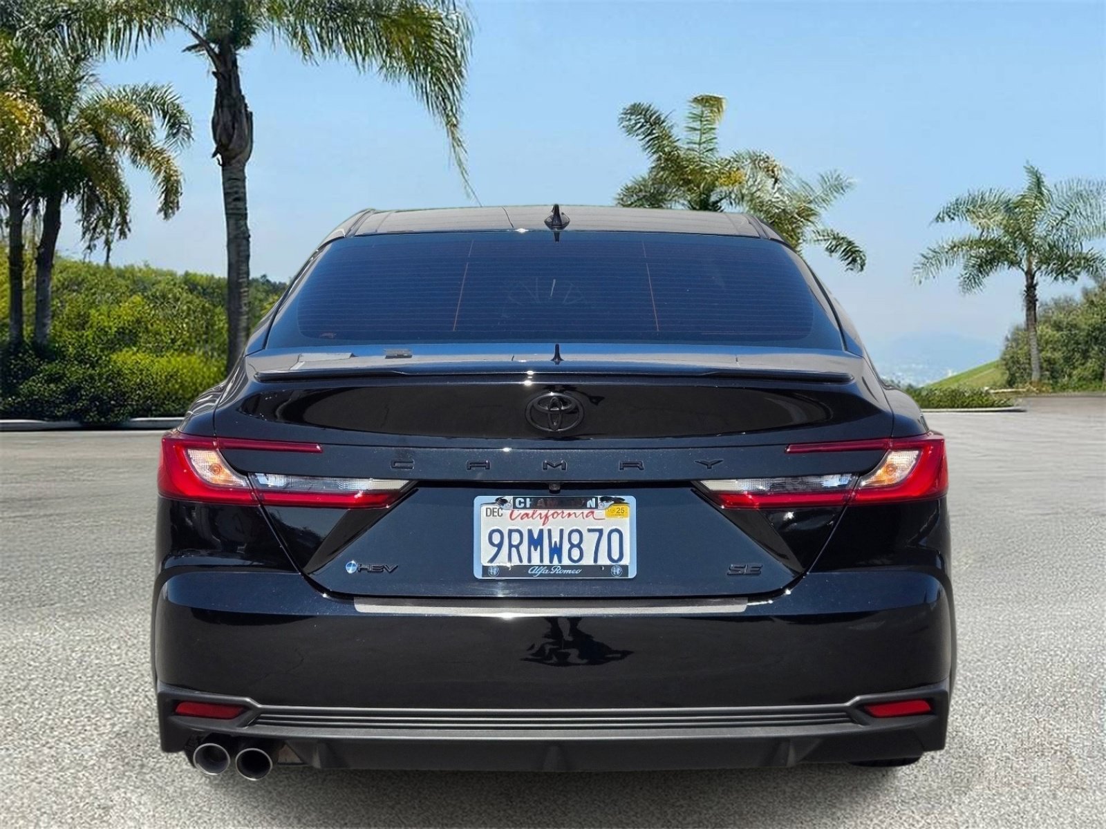Used 2025 Toyota Camry SE w/ Convenience Package FWD image 5