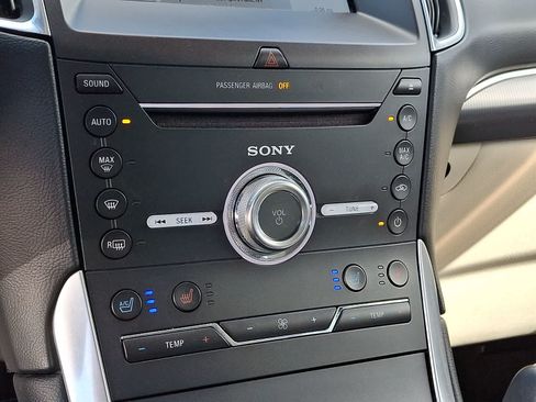 Used 2018 Ford Edge Titanium w/ Equipment Group 301A AWD/4WD image 18