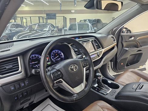 Used 2019 Toyota Highlander Limited Platinum FWD image 20