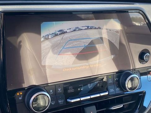 Used 2024 Toyota Highlander XLE image 9