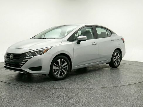 Used 2025 Nissan Versa SV image 3