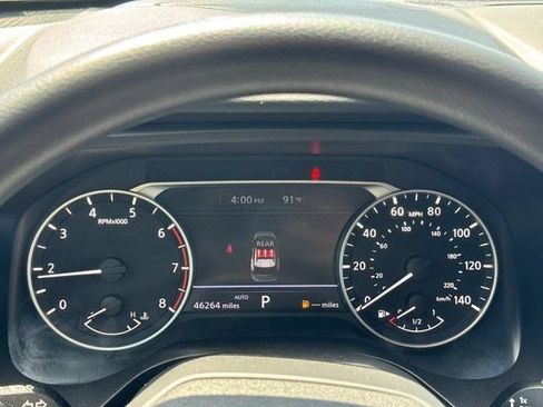 Used 2025 Nissan Rogue S AWD/4WD image 18