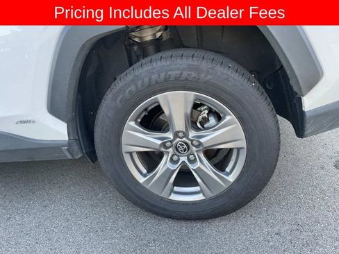 Used 2025 Toyota RAV4 LE AWD/4WD image 5