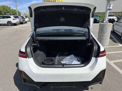 New 2026 BMW 550e xDrive image 24