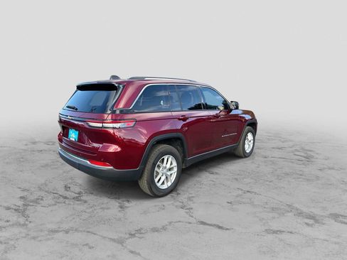 Used 2023 Jeep Grand Cherokee Laredo w/ Luxury Tech Group I AWD/4WD image 8