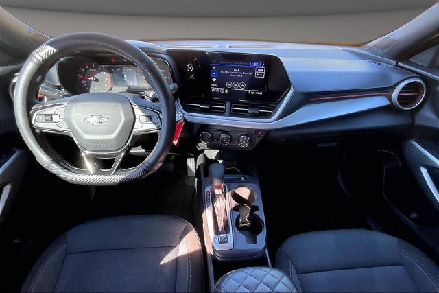 Used 2024 Chevrolet Trax RS w/ Sunroof Package FWD image 14