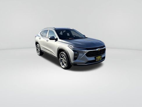 New 2025 Chevrolet Trax LT w/ LT Convenience Package image 14