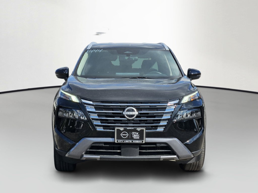 Used 2025 Nissan Rogue SL AWD/4WD image 2