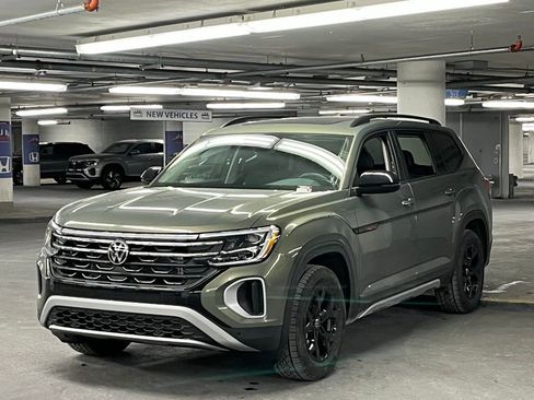 New 2026 Volkswagen Atlas Peak Edition AWD/4WD image 3