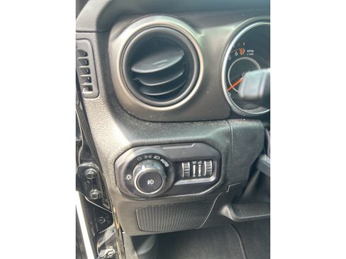 Used 2018 Jeep Wrangler Unlimited Sport S AWD/4WD image 14