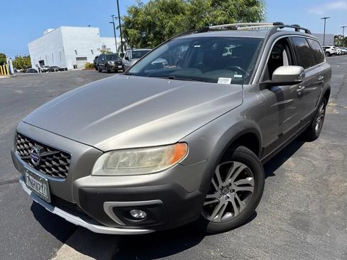 Used 2015 Volvo XC70 3.2 Premier w/ Protection Package AWD/4WD image 1