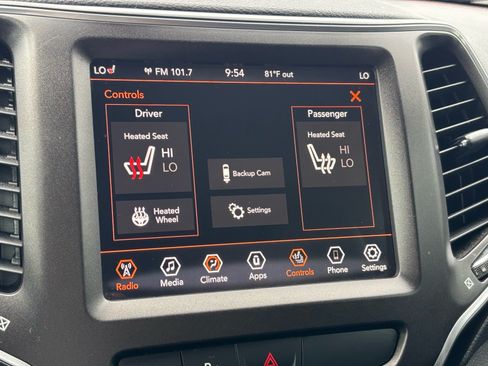 Used 2019 Jeep Cherokee Trailhawk w/ Cold Weather Group AWD/4WD image 16