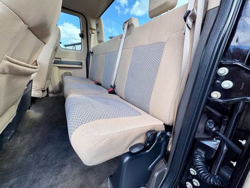 Used 2014 Ford F250 XLT w/ Snow Plow Prep Package image 18