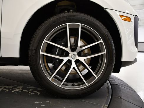 Certified 2026 Porsche Macan AWD/4WD image 19