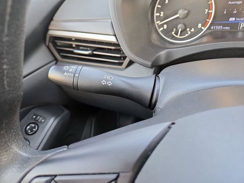 Used 2025 Nissan Altima 2.5 SV FWD image 19