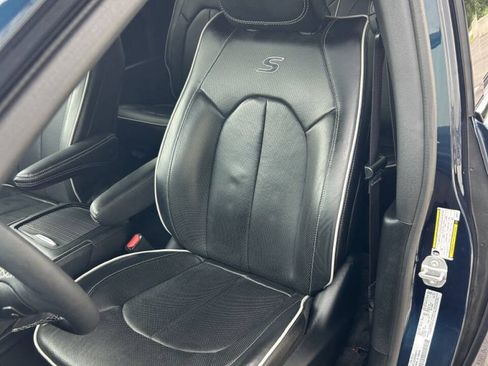 Used 2025 Chrysler Pacifica Limited FWD image 13