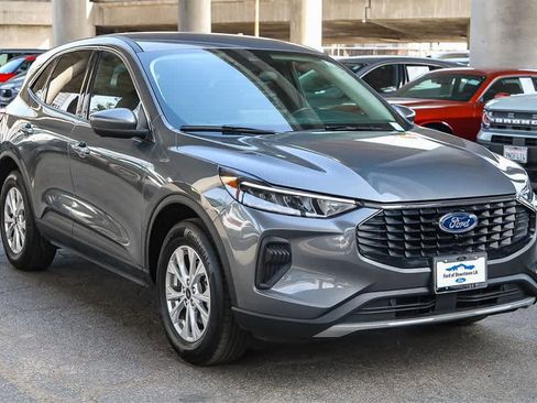 Used 2023 Ford Escape Active w/ Tech Pack #2 image 3