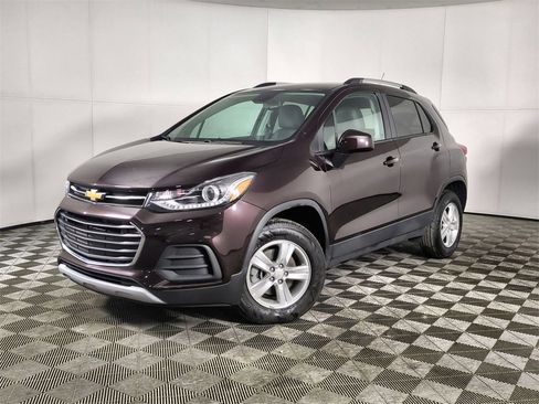 Used 2022 Chevrolet Trax LT w/ LT Convenience Package image 1