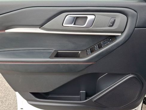 Used 2025 Ford Explorer ST-Line image 13