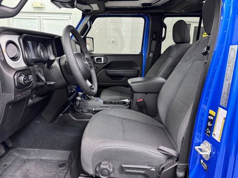 Used 2024 Jeep Gladiator Sport image 12