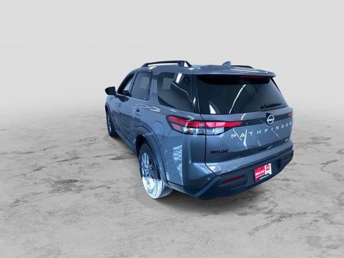 Used 2025 Nissan Pathfinder SV image 8