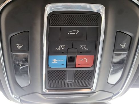 Used 2024 Jeep Wagoneer Series III AWD/4WD image 42