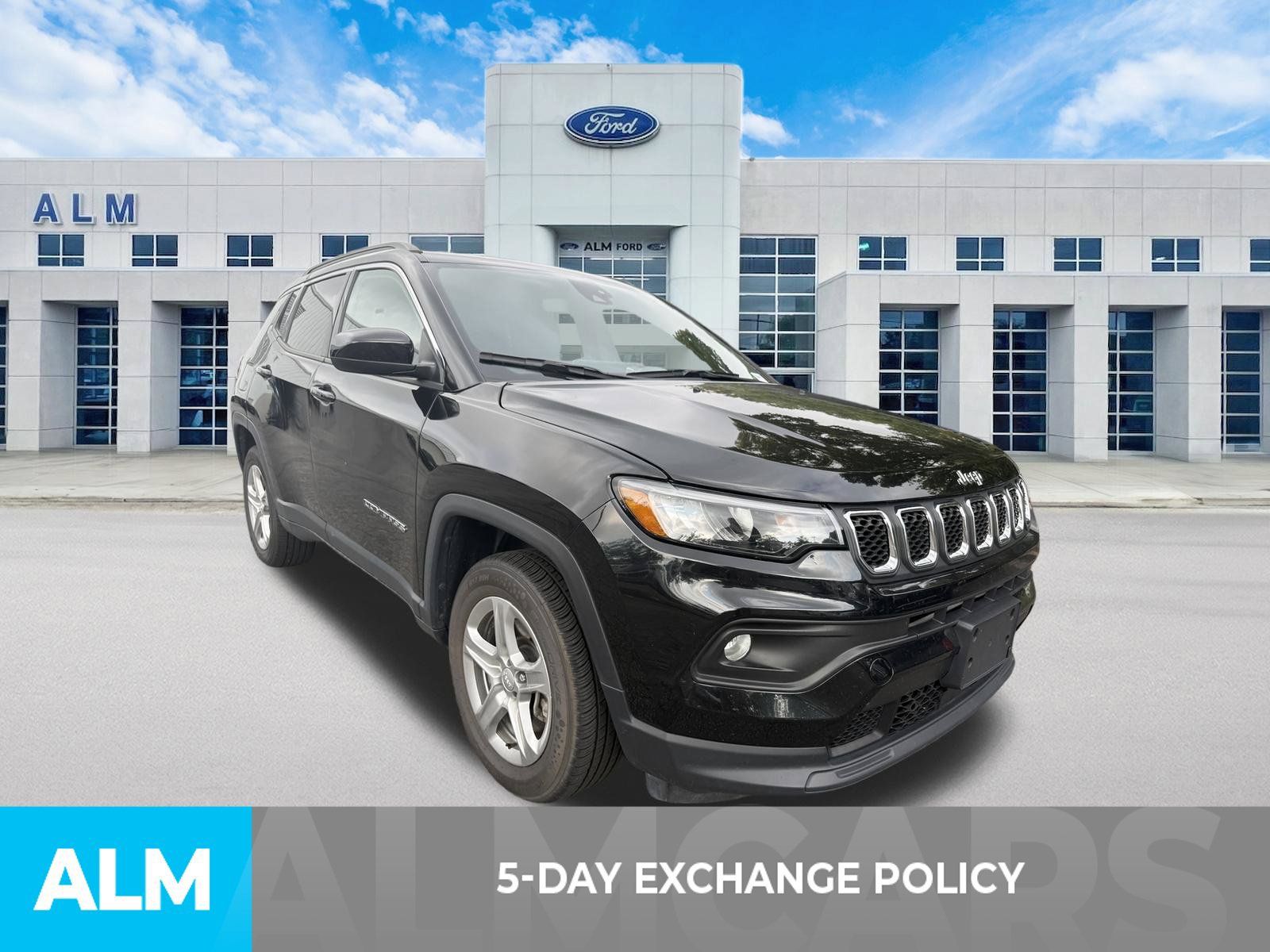Used 2024 Jeep Compass Latitude AWD/4WD image 3