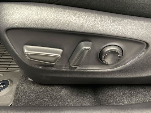 Used 2023 Toyota RAV4 SE w/ Weather & Moonroof Package AWD/4WD image 18