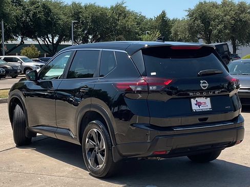 Certified 2026 Nissan Rogue SV AWD/4WD image 6