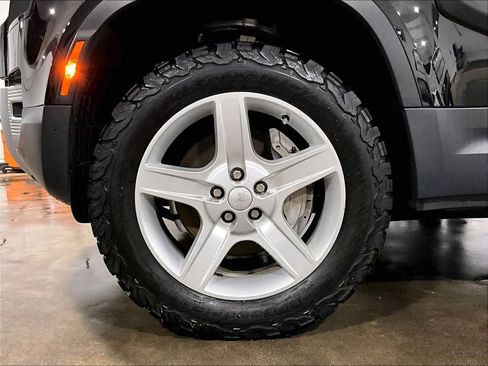 Used 2022 Land Rover Defender 110 SE image 7