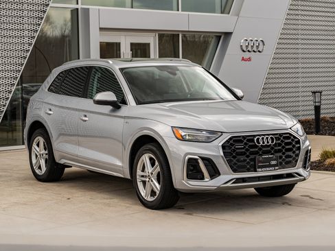 Certified 2023 Audi Q5 e Premium w/ Convenience Package image 2