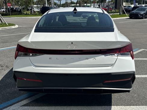 New 2026 Hyundai Elantra SE FWD image 8