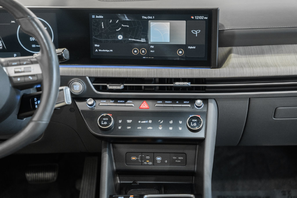 Used 2025 Hyundai Sonata Limited FWD image 18