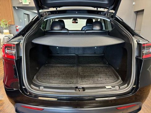 Used 2023 Tesla Model Y Performance image 11