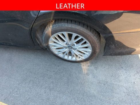 Used 2019 Toyota Camry XLE w/ Navigation Package image 5