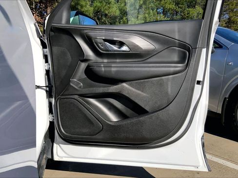 Used 2024 GMC Terrain SLT image 22