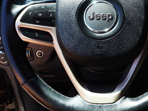 Used 2017 Jeep Cherokee Latitude w/ Comfort/Convenience Group image 57