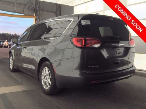 Used 2022 Chrysler Voyager LX FWD image 3