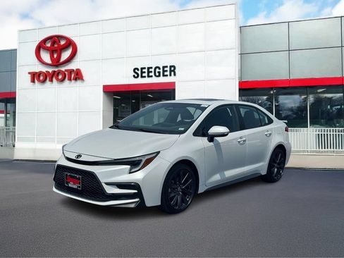 Used 2023 Toyota Corolla SE w/ SE Premium Package FWD image 11