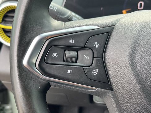 Used 2025 Chevrolet Trax ACTIV FWD image 19