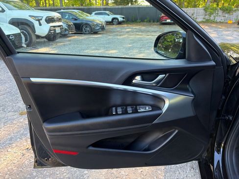 Used 2025 Genesis G70 2.5T AWD/4WD image 18