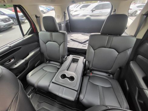 New 2025 Honda Pilot Touring image 11