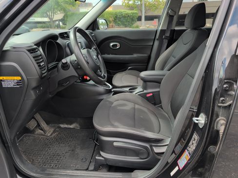 Used 2019 Kia Soul FWD image 6